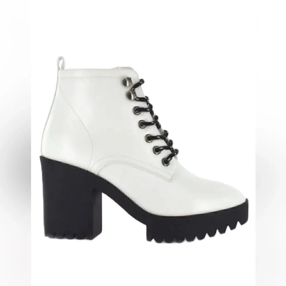 Seven7 White Ankle Boots(Size 8)